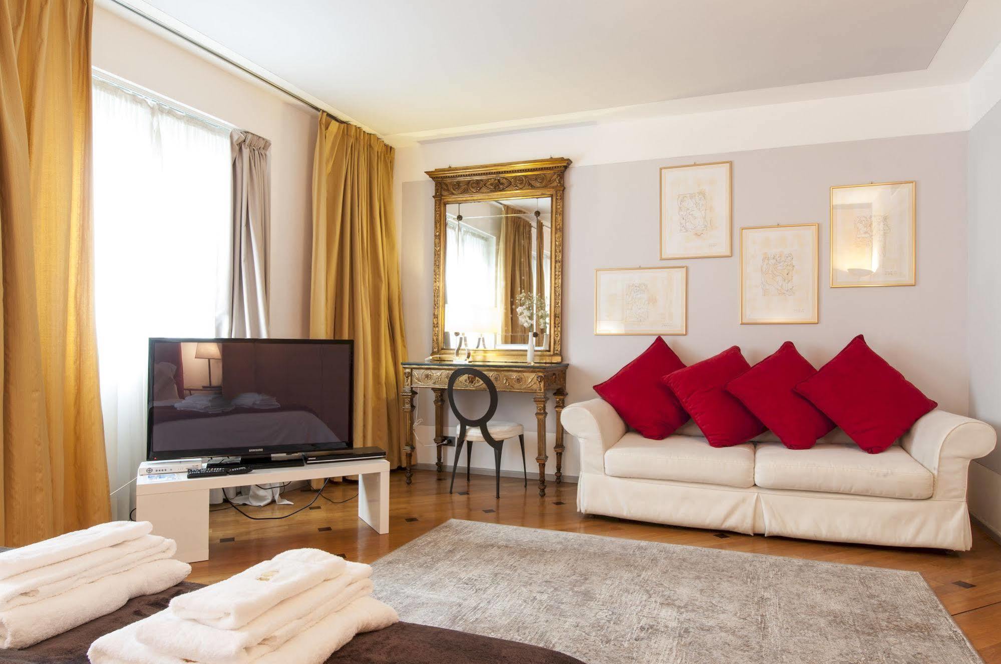Milan Royal Suites Luaran gambar